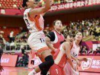 IM电竞下载-半决赛中的精彩瞬间，球迷尽情欢呼