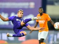 IM电竞下载-阿尔勒新主帅入主球队，如何打造攻守平衡战术？的简单介绍