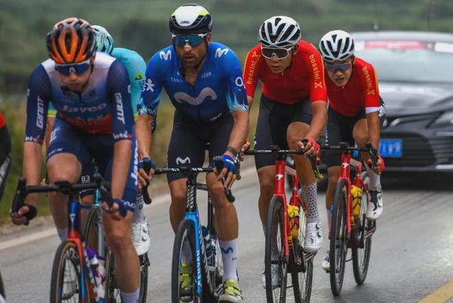 冲刺终点：美国队对荷兰队展开激烈对抗的简单介绍