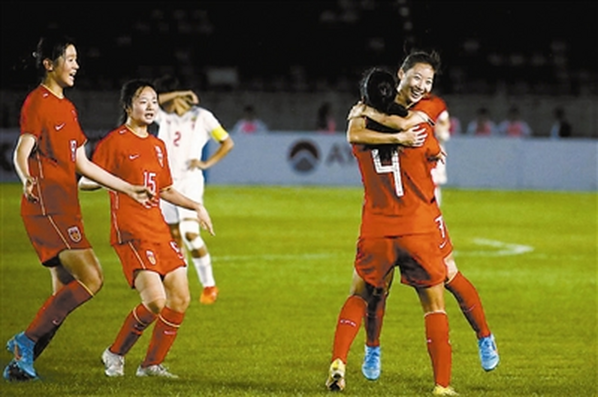 国内女足勇敢出征，迎接比赛挑战