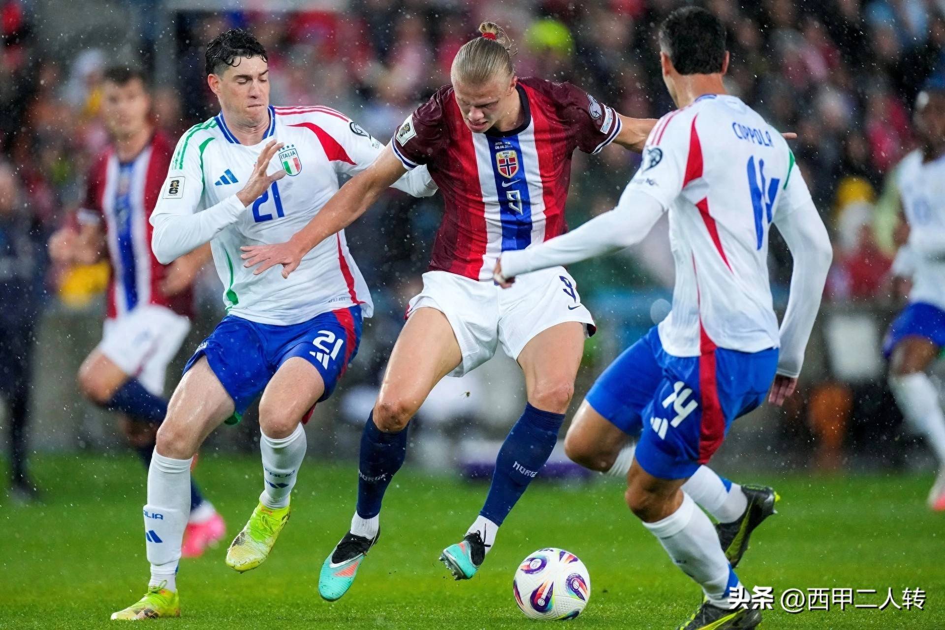 包含意大利足球比赛采取新的规则，得到球迷支持的词条