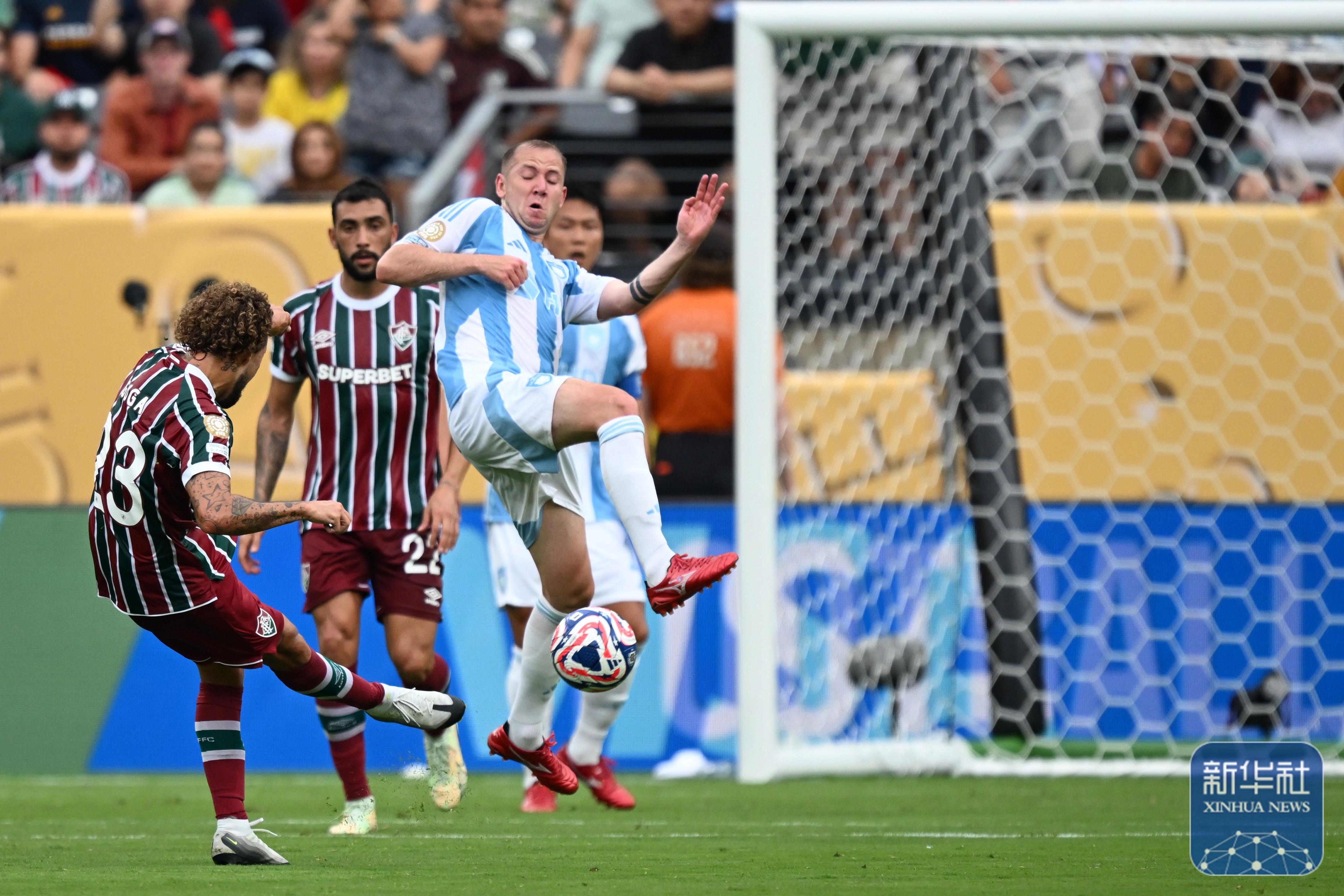 团队协作完美展现,足球比赛掀起高潮的简单介绍 团队协作完美展现,足球比赛掀起高潮的简单介绍