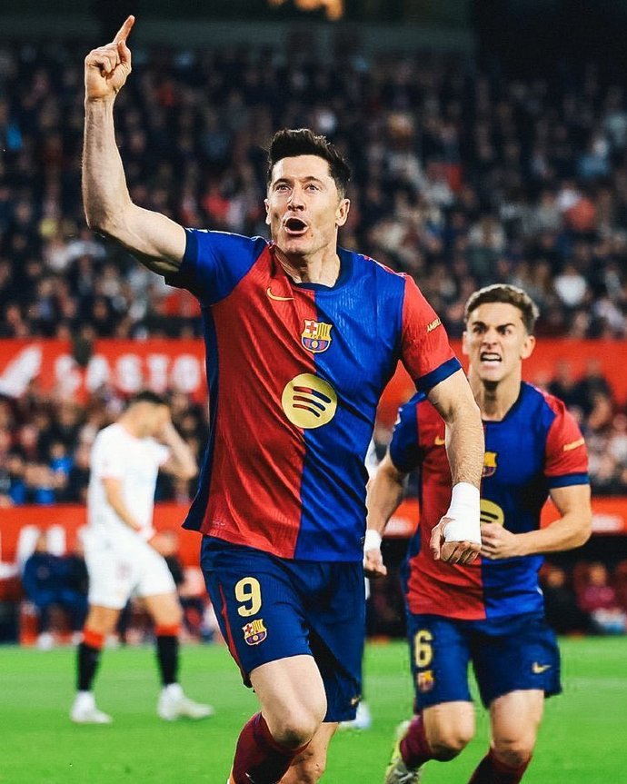 包含尤文横扫阿根廷，莱万统治全场的词条