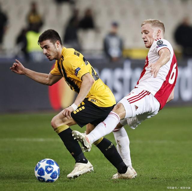 阿贾克斯取得关键胜利,进入半决赛 阿贾克斯取得关键胜利,进入半决赛