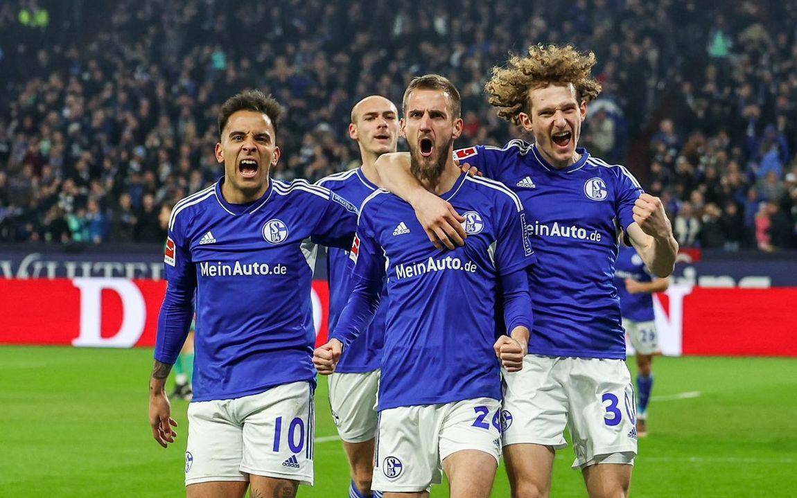 阿贾克斯客场逼平沙尔克，争取后程突围的简单介绍