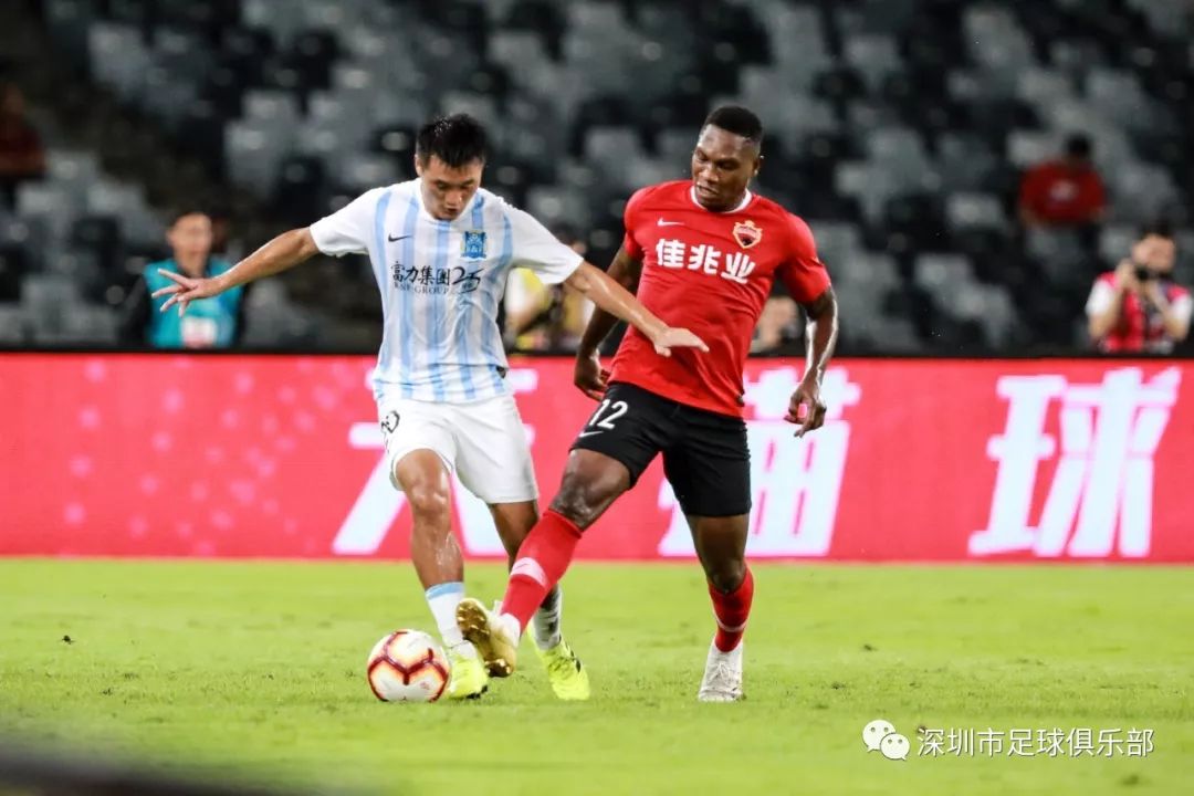 包含深圳佳兆业主场战平，积分榜排名保持稳定的词条